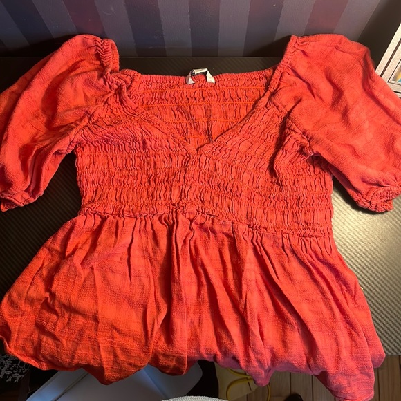 Women’s AE Top - Picture 1 of 3